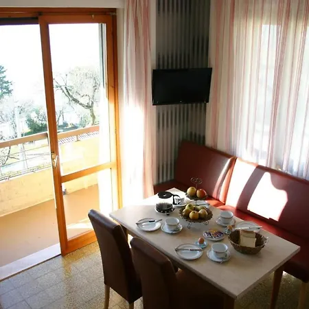 208 By Interhome Lägenhet *