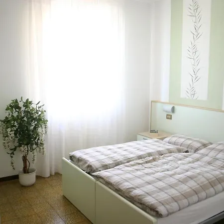 208 By Interhome Lägenhet